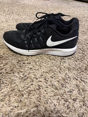 Nike Zoom Vomero 11 Black and White Training Sneakers